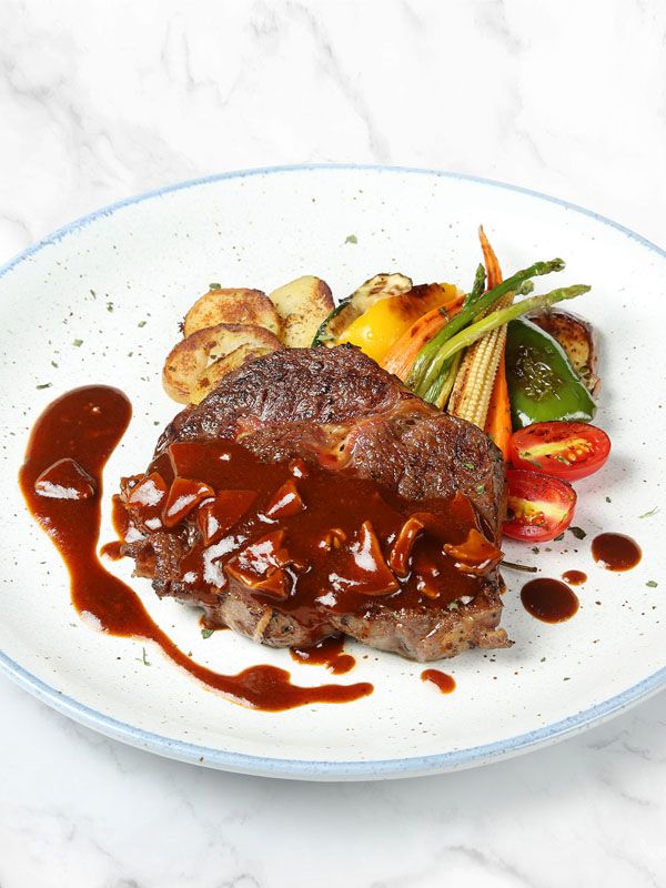 Grilled Rib-eye Steak with Stir-fried Vegetables and Potatoes in Garlic Herb Sauce (220g)