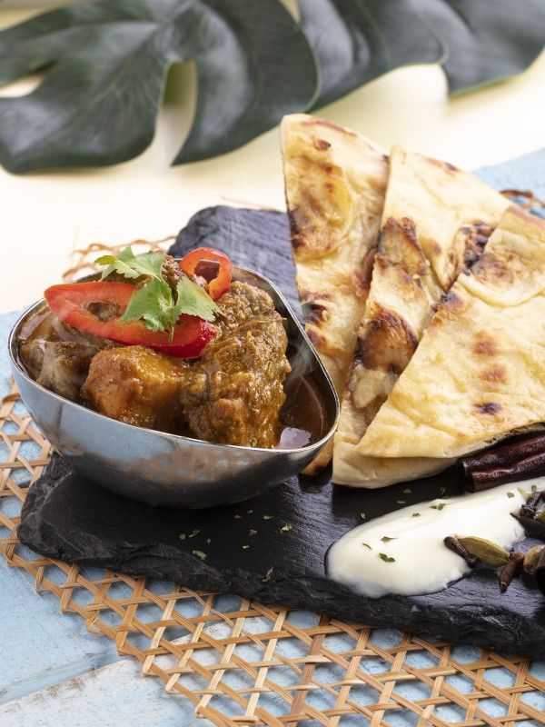 Lamb, Madras Curry / Garlic Naan