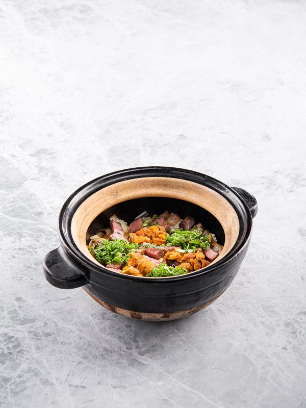 Wagyu and Sea Urchin Clay Pot Rice with Black Truffle Sauce (For 4 persons)