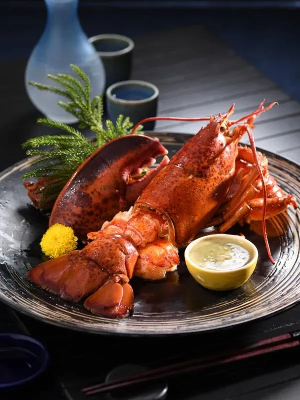 Sakurada Japanese Restaurant – Live Lobster and US Angus Beef Set for 2 Persons + a bottle of Selected Sake (200ml)