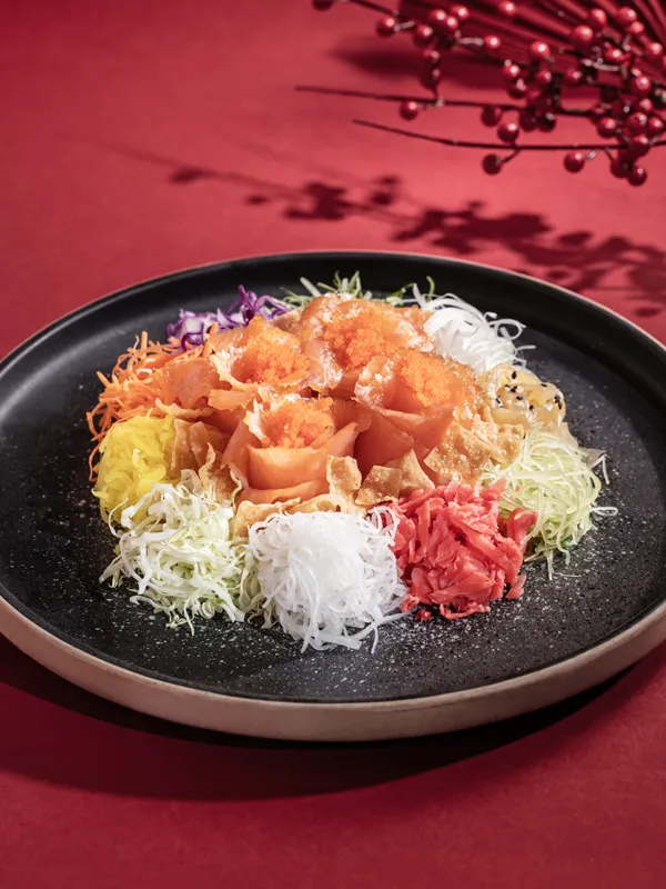 年年有餘 — 蟹籽煙三文魚撈起 (四位用)