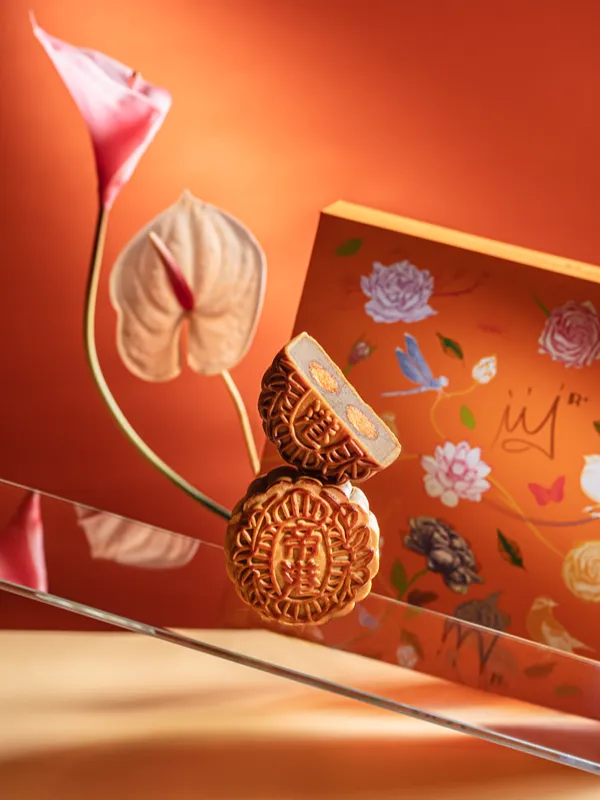 White Lotus Seed Paste Mooncake with Double Egg Yolks