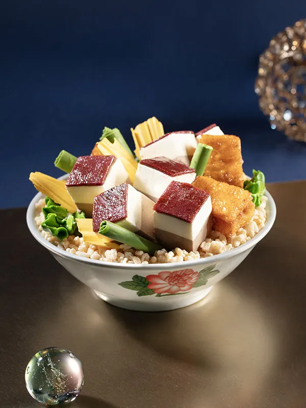 Sweet Surprise-Braised Pork and Tofu with Rice (Hojicha and Sesame Mousse Cake) (1lb)